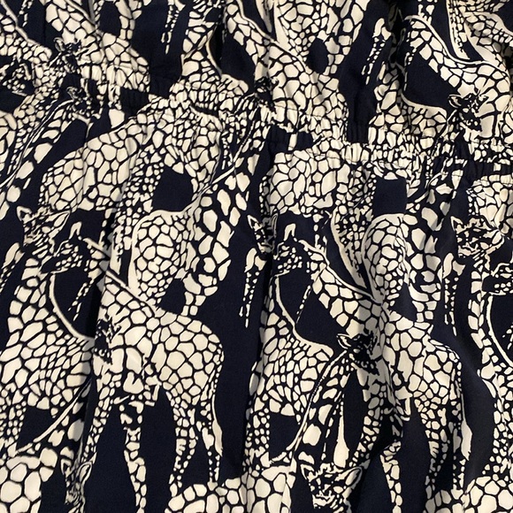 💛2 for $15! Crown & Ivy giraffe dress - Picture 2 of 3